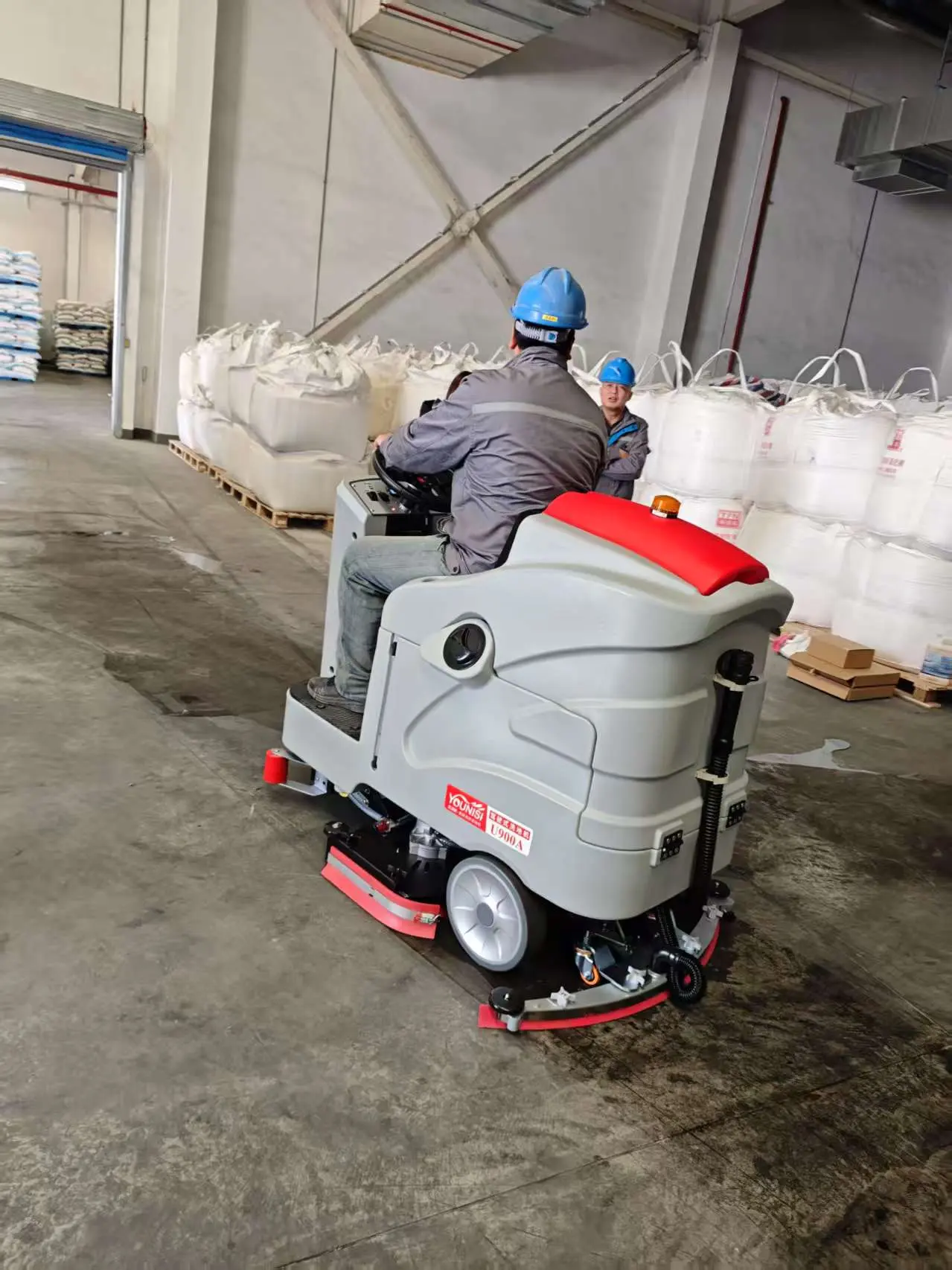 Why Choose Commercial Floor Scrubbers?